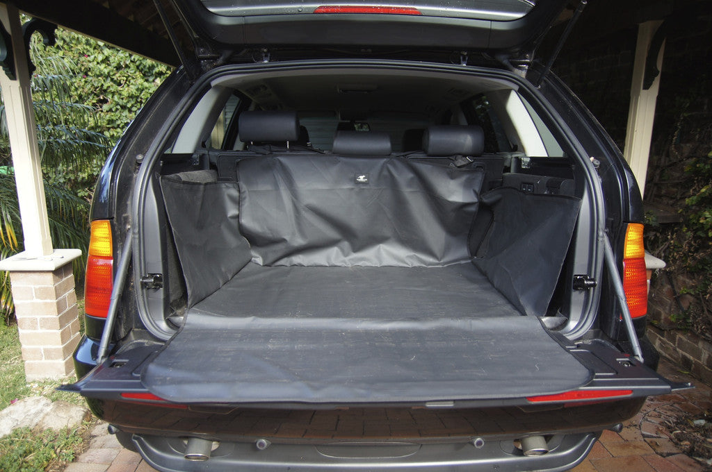 Boot Liner for dogs with side panes and bumper guard